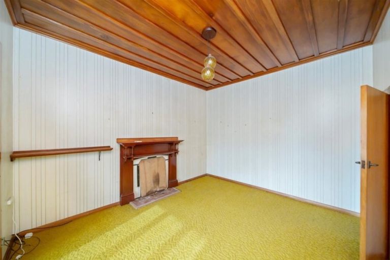 Photo of property in 27 Gloag Street, Waverley, 4510