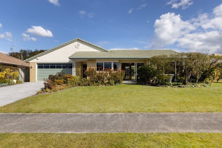 Photo of property in 16 The Gardens Drive, Papamoa Beach, Papamoa, 3118