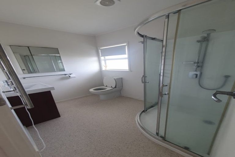 Photo of property in 3/16 Northumberland Avenue, Belmont, Auckland, 0622