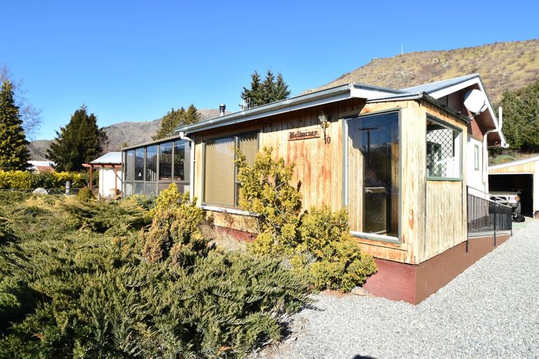 Photo of property in 10 Black Peak Road, Omarama, 9412
