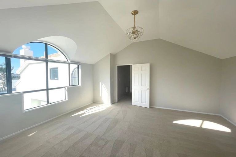 Photo of property in 10b Beach Road, Castor Bay, Auckland, 0620