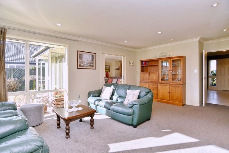 Photo of property in 8 Ross Place, Northwood, Christchurch, 8051