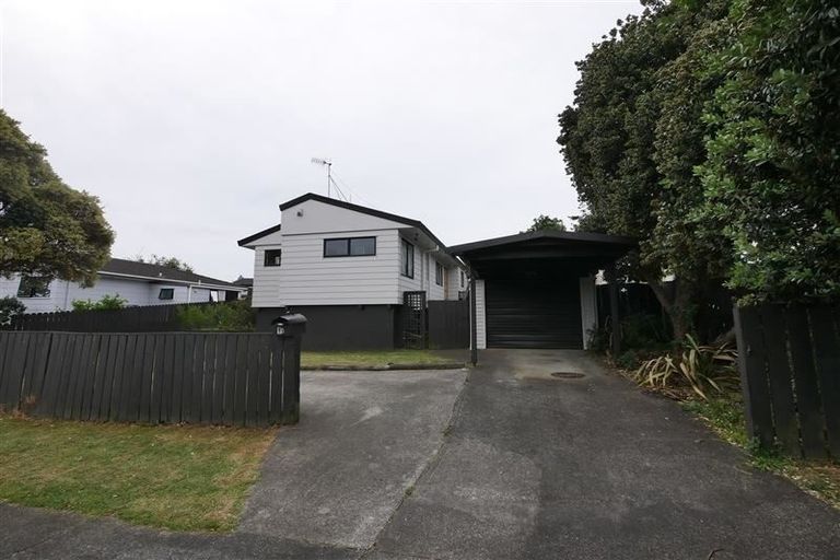 Photo of property in 1/9 Bernina Place, Weymouth, Auckland, 2103
