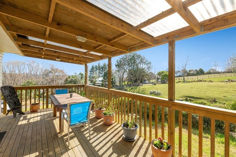Photo of property in 207 Mangakura Road, Helensville, 0875