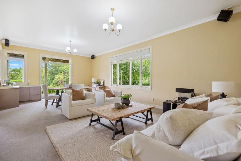 Photo of property in 3 Daphne Harden Lane, Paremoremo, Auckland, 0632