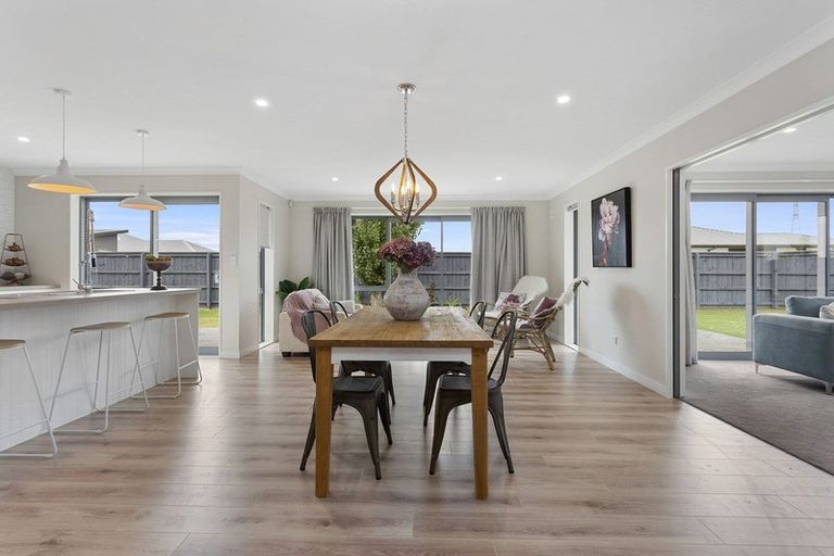 Photo of property in 15 Saint James Place, Rangiora, 7400