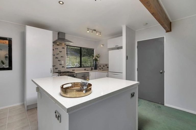 Photo of property in 2/15 Sunward Rise, Glenfield, Auckland, 0629