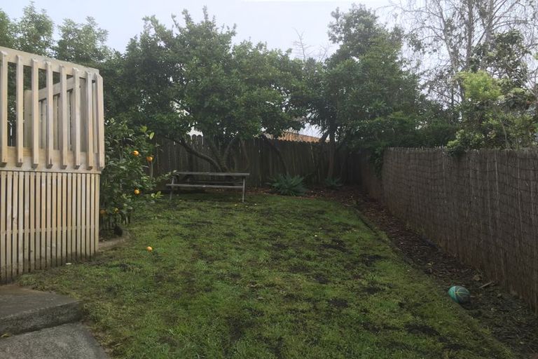 Photo of property in 2/36 Elizabeth Drive, West Harbour, Auckland, 0618