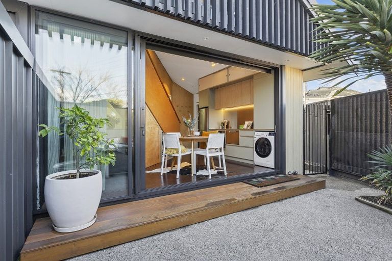 Photo of property in 17a Fife Lane, Miramar, Wellington, 6022