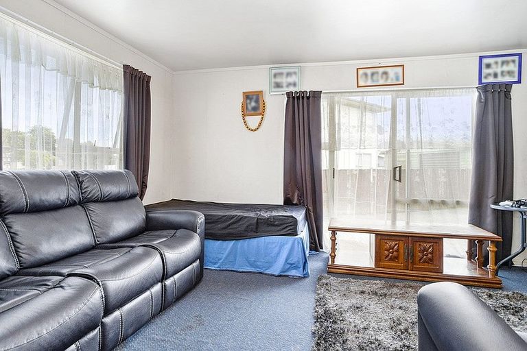 Photo of property in 11 Funnell Place, Manurewa, Auckland, 2102