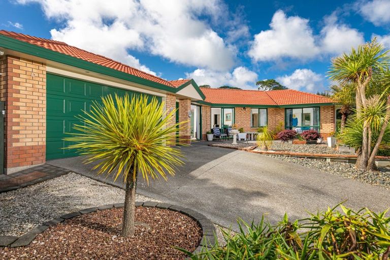 Photo of property in 48 View Ridge Drive, Ranui, Auckland, 0612