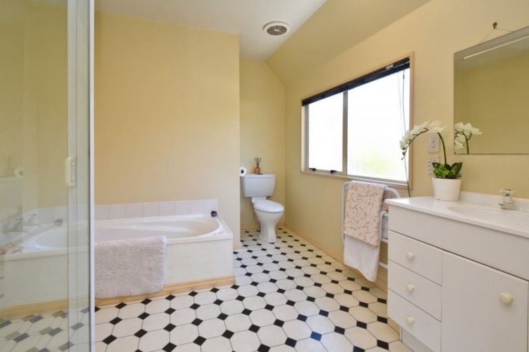 Photo of property in 2/97 Clyde Road, Ilam, Christchurch, 8041