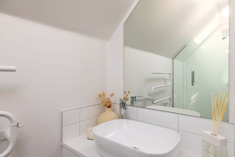 Photo of property in 21 Celia Street, Redcliffs, Christchurch, 8081