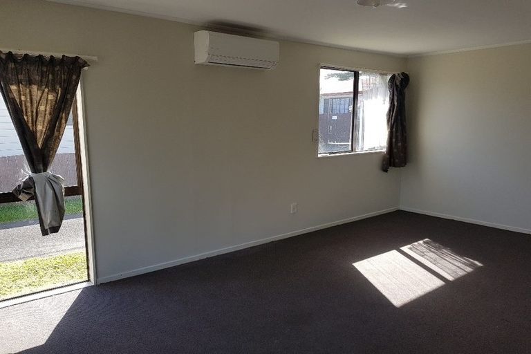 Photo of property in 1/85 Luanda Drive, Ranui, Auckland, 0612