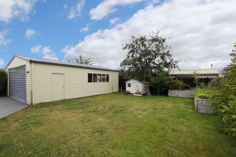 Photo of property in 42 Emlyn Place, Avondale, Christchurch, 8061