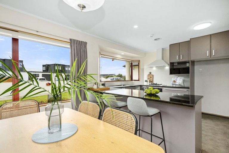 Photo of property in 58 Cypress Drive, Maungaraki, Lower Hutt, 5010