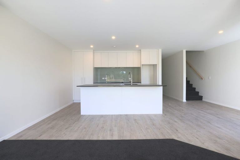 Photo of property in 2 Tarapuka Road, Kenepuru, Porirua, 5022