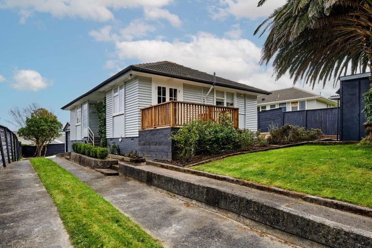 Photo of property in 15 Penguin Grove, Waitangirua, Porirua, 5024
