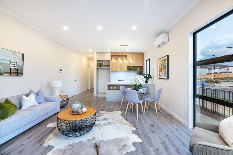 Photo of property in 16 Taiororua Avenue, Massey, Auckland, 0614