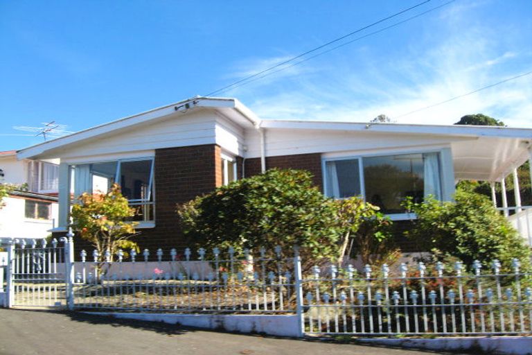 Photo of property in 17 Charters Street, Glenross, Dunedin, 9011