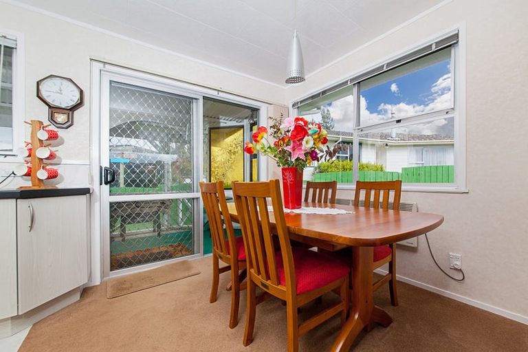 Photo of property in 29 Felgrove Street, Glendene, Auckland, 0602