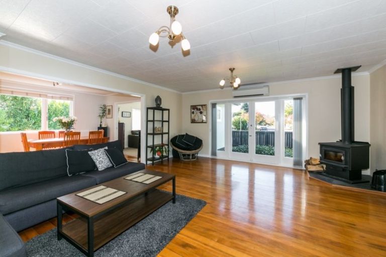 Photo of property in 11 Lipscombe Crescent, Havelock North, 4130