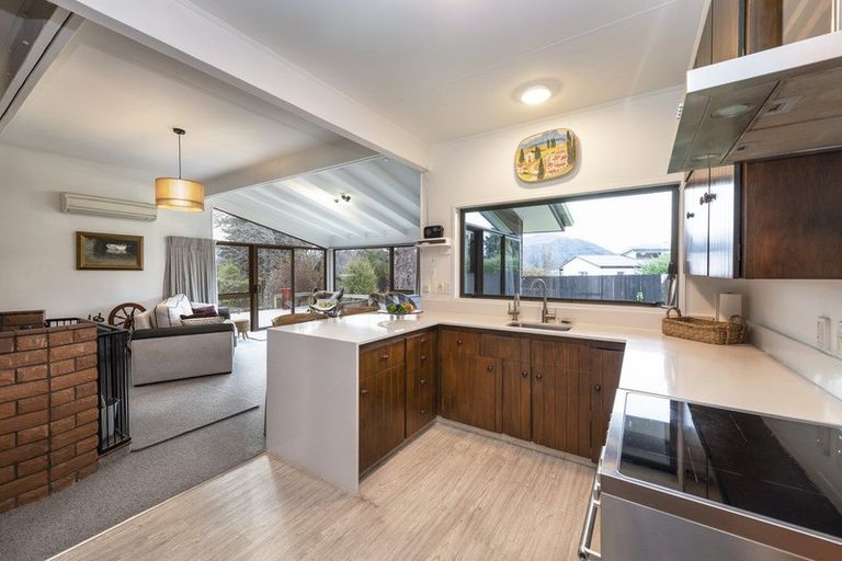 Photo of property in 152 Beacon Point Road, Wanaka, 9305