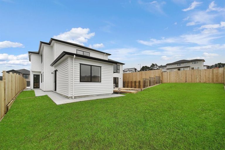 Photo of property in 16 Lumber Rise, Swanson, Auckland, 0614