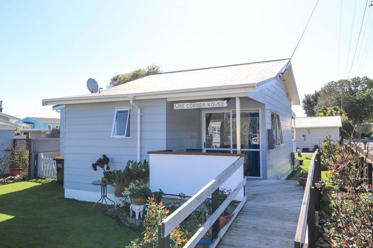 Photo of property in 6 Aputa Avenue, Te Puru, Thames, 3575