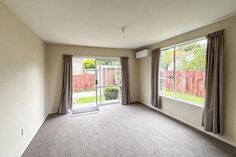 Photo of property in 2/42 Chipping Lane, Redwood, Christchurch, 8051