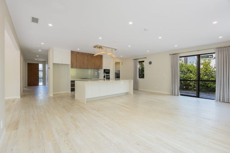 Photo of property in 42 Headland Drive, Long Bay, Auckland, 0630