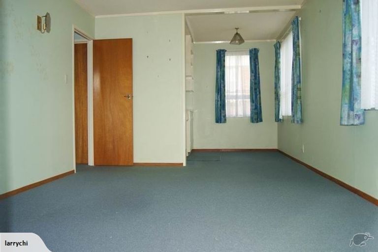 Photo of property in 2/6 Chivalry Road, Glenfield, Auckland, 0629