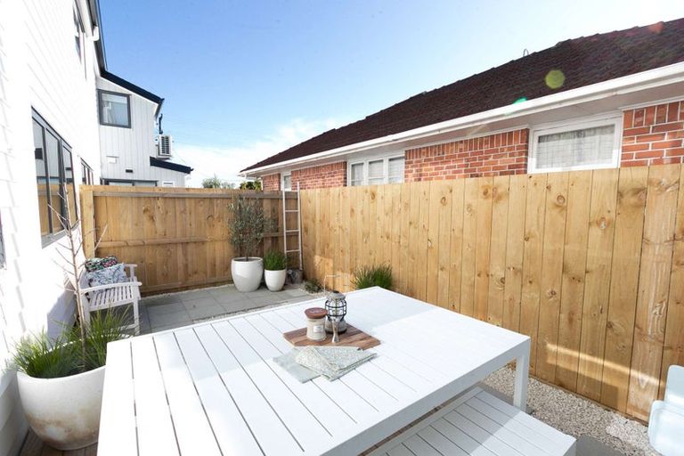 Photo of property in 90c Seymour Road, Sunnyvale, Auckland, 0612