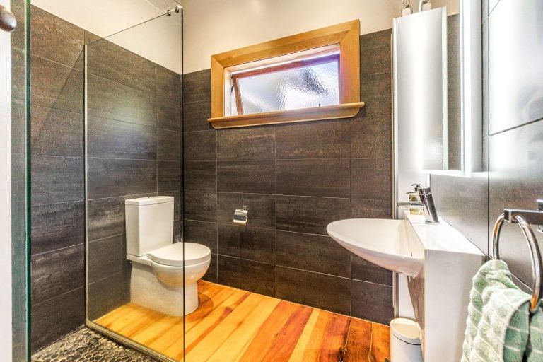 Photo of property in 6 Waterfront Road, Mangere Bridge, Auckland, 2022