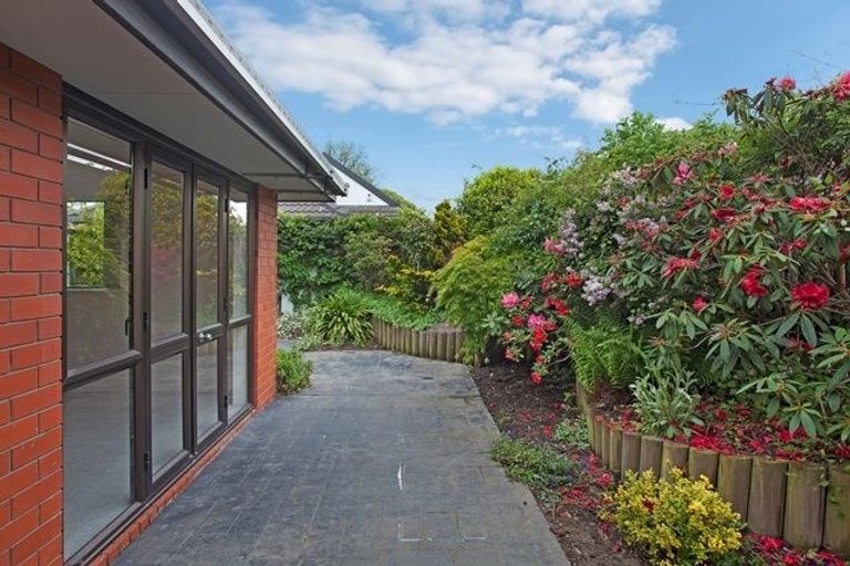 Photo of property in 1/29 Garreg Road, Fendalton, Christchurch, 8052