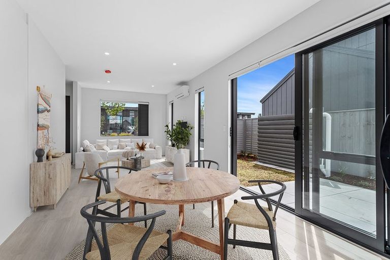 Photo of property in 22 Port Way, Rosehill, Papakura, 2113