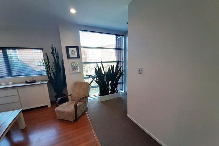 Photo of property in 76g Edmonton Road, Henderson, Auckland, 0612