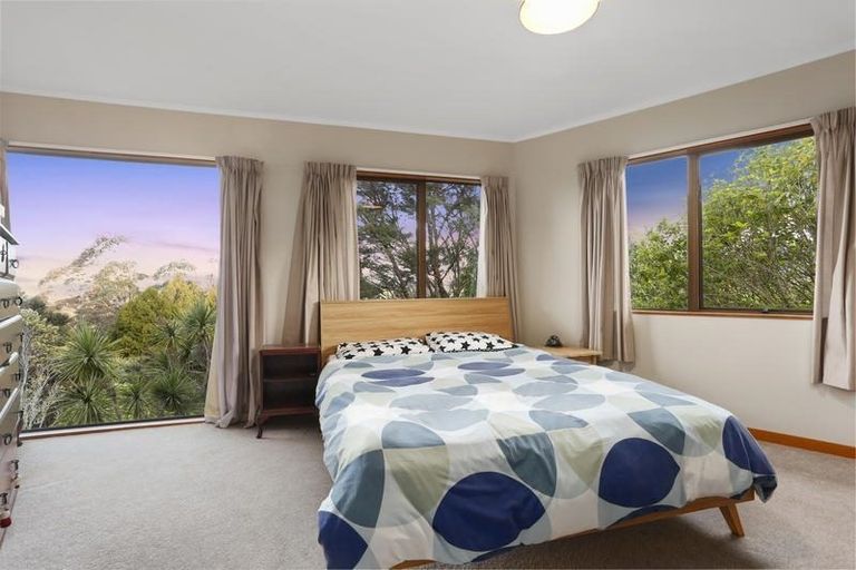 Photo of property in 268 Forest Hill Road, Waiatarua, Auckland, 0612
