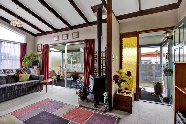 Photo of property in 16 Karaka Street, Inglewood, 4330