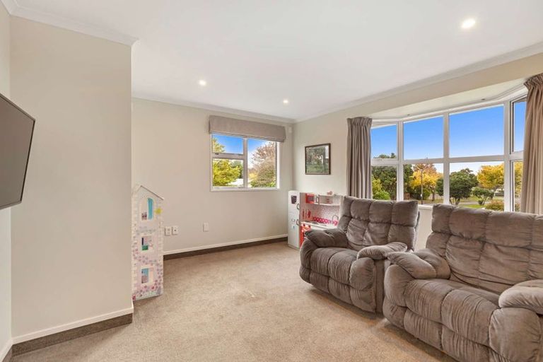 Photo of property in 52 John F Kennedy Drive, Milson, Palmerston North, 4414