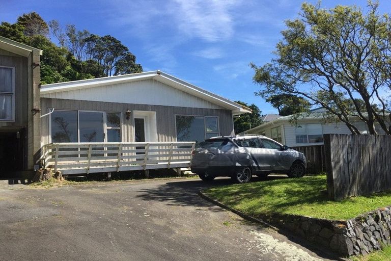 Photo of property in 95a Stewart Drive, Newlands, Wellington, 6037