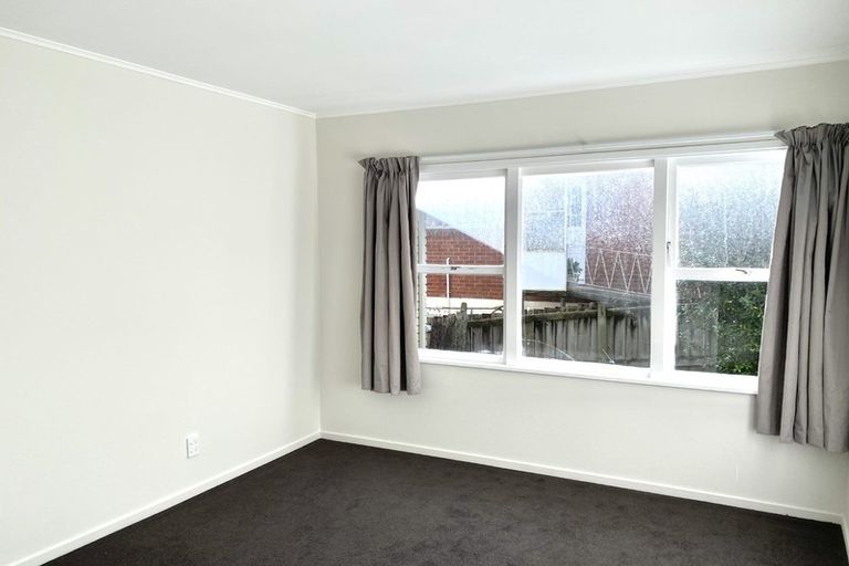 Photo of property in 27 Brunton Place, Glenfield, Auckland, 0629