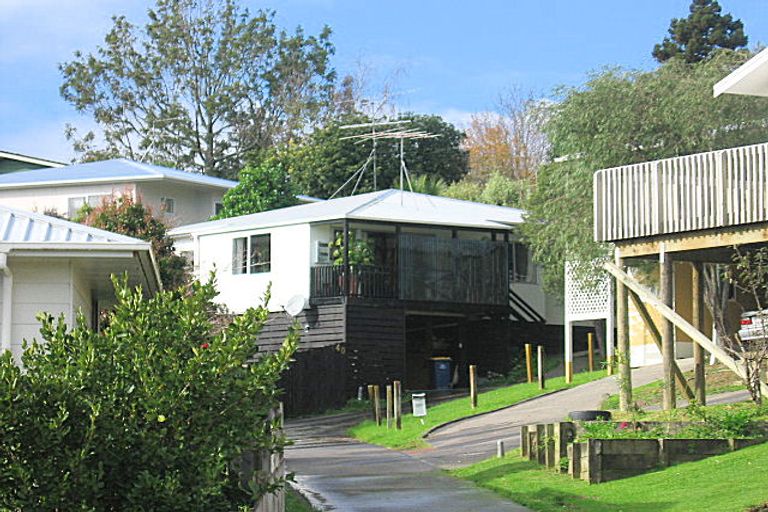 Photo of property in 1/40 Lilburn Crescent, Massey, Auckland, 0614