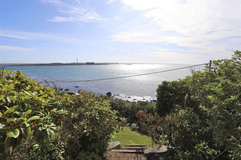 Photo of property in 68 Marine Parade, Bluff, 9814