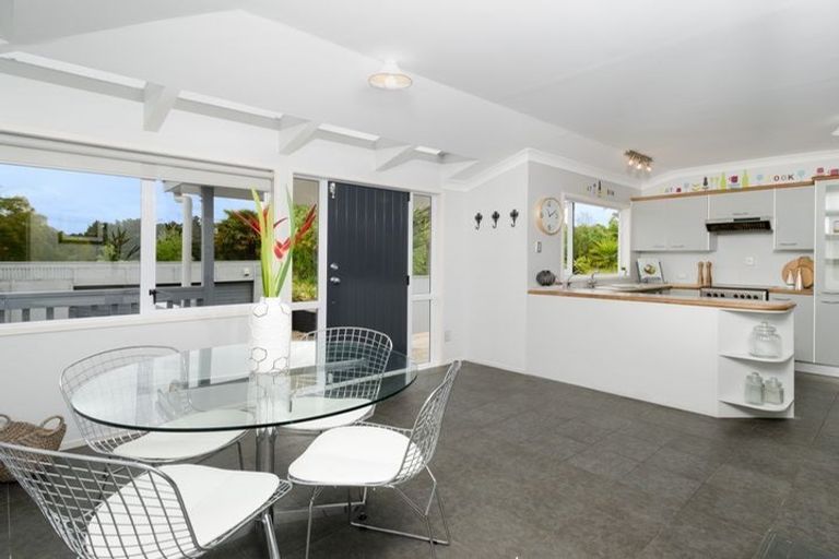 Photo of property in 59 Moontide Road, Kumeu, 0892