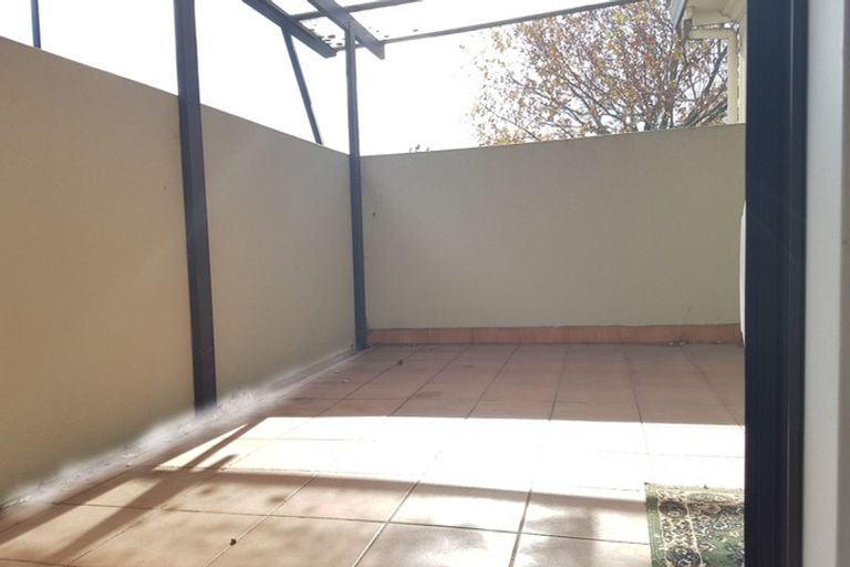 Photo of property in 2 Graham Collins Drive, Windsor Park, Auckland, 0632