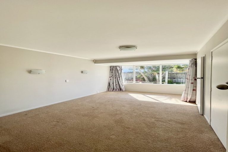 Photo of property in 4 Seaton Road, Murrays Bay, Auckland, 0630
