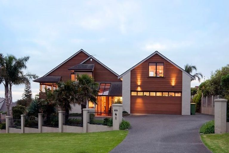 Photo of property in 8 Lynton Road, Bucklands Beach, Auckland, 2012