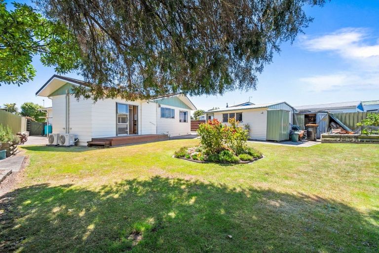 Photo of property in 18 Palliser Place, Milson, Palmerston North, 4414