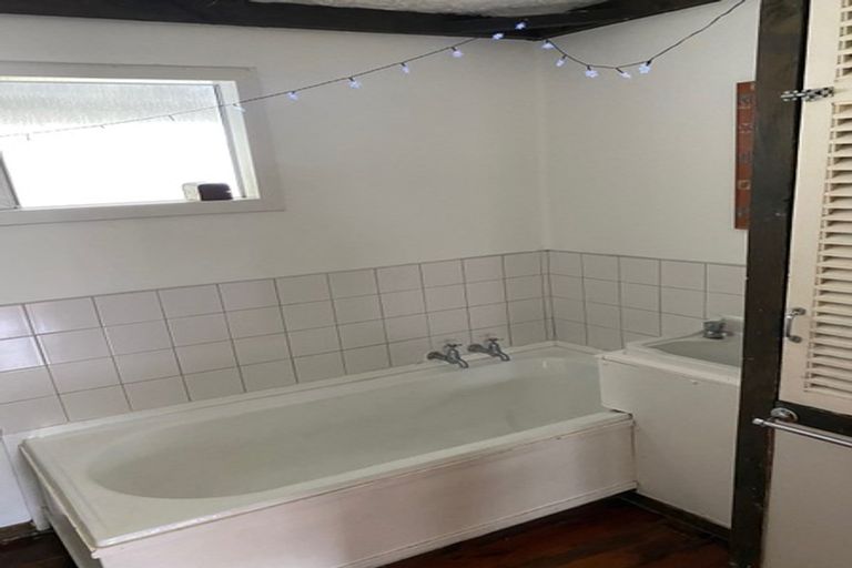 Photo of property in 1/12 Willis Street, Torbay, Auckland, 0630